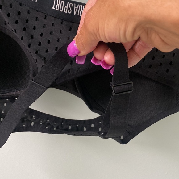 🖤Victoria’s Secret sports bra with mesh detailing & three-way strap adjustment - Picture 8 of 9